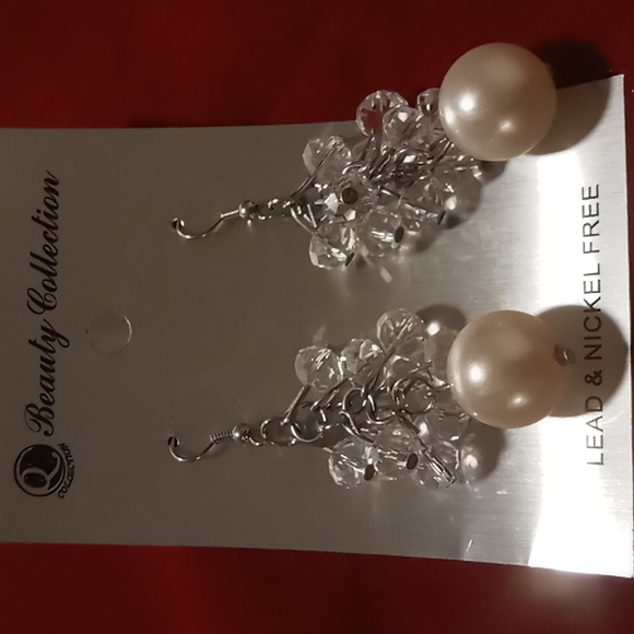 Large pearl & crystal bead earrings on a chain drop. With hooks - Picture 3 of 7